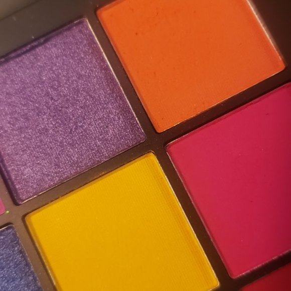 Huda Beauty Electric Obsessions Eyeshadow Palette - Picture 4 of 5